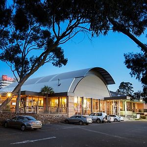 Nightcap At Shoppingtown Hotel